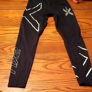 2XU compression leggings